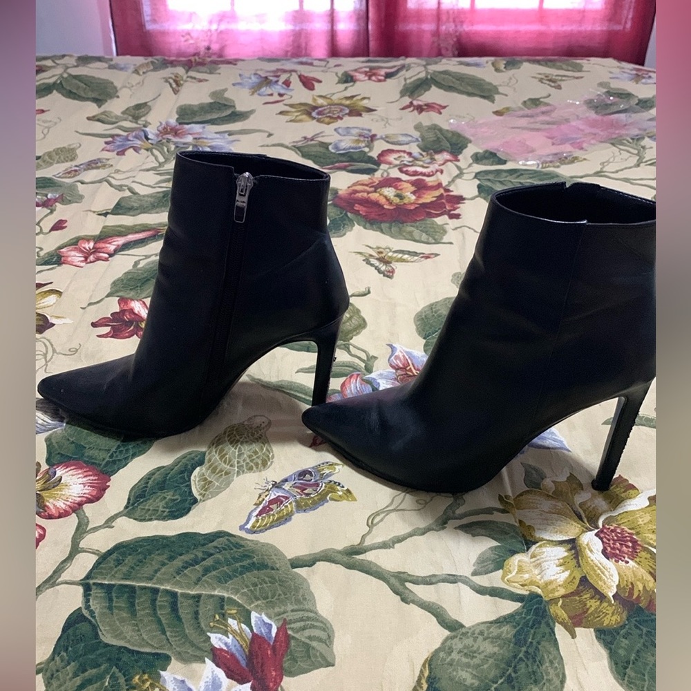 Nine West Black boots 8. Preowned